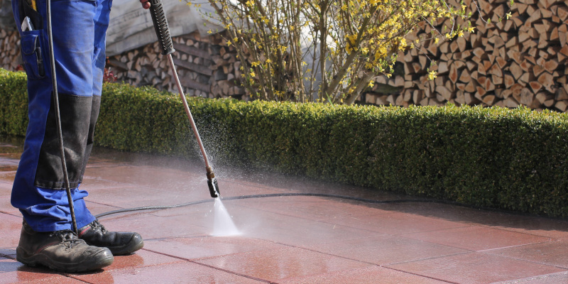 Three Pro Tips for Choosing the Right Exterior Cleaning Equipment for Your Business